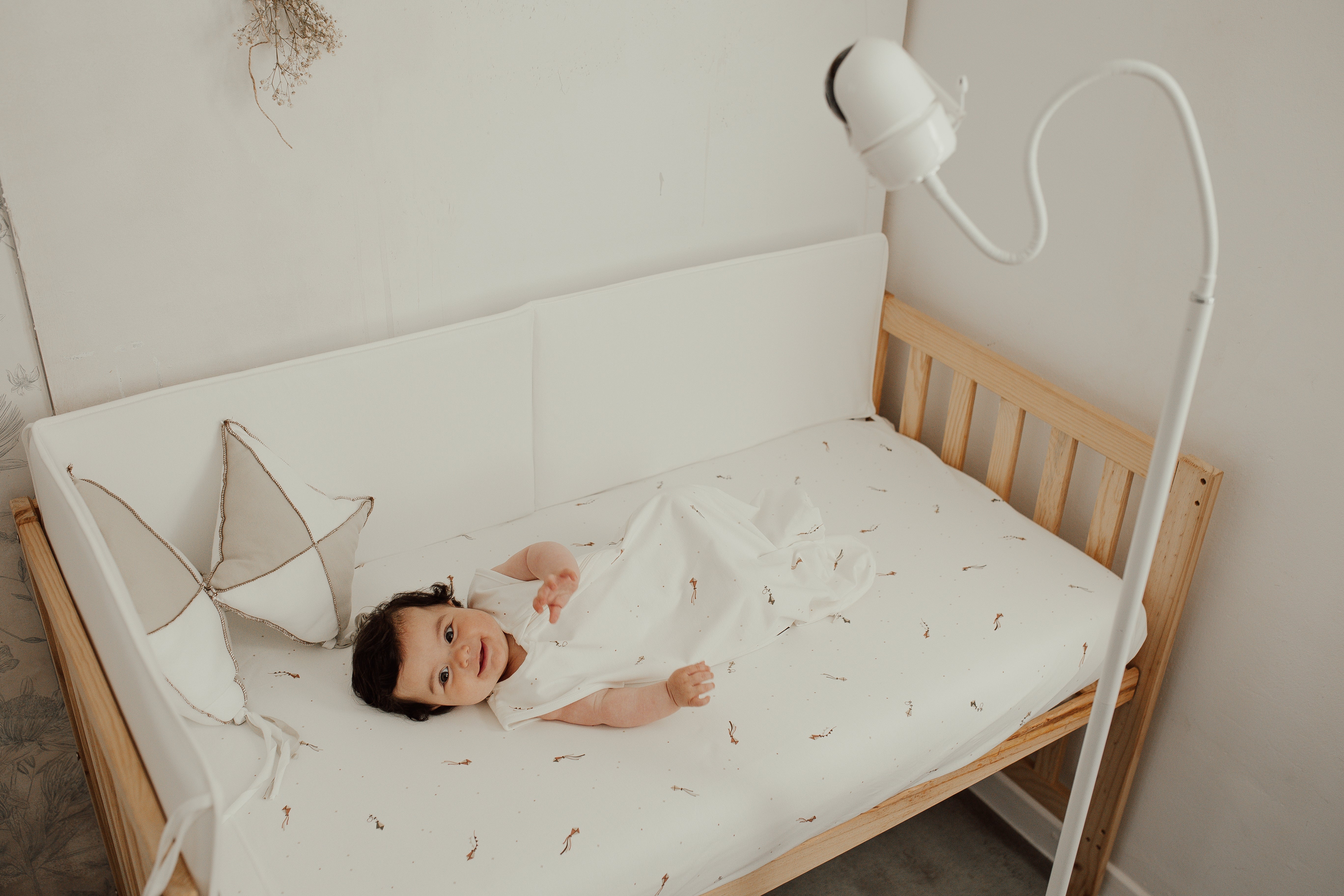 Waarom een babyfoon houder een must is in de babykamer